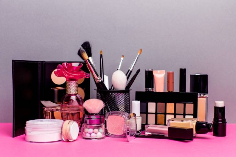 Why Are Beauty Lovers Ditching Offline Stores for Online Exclusives?